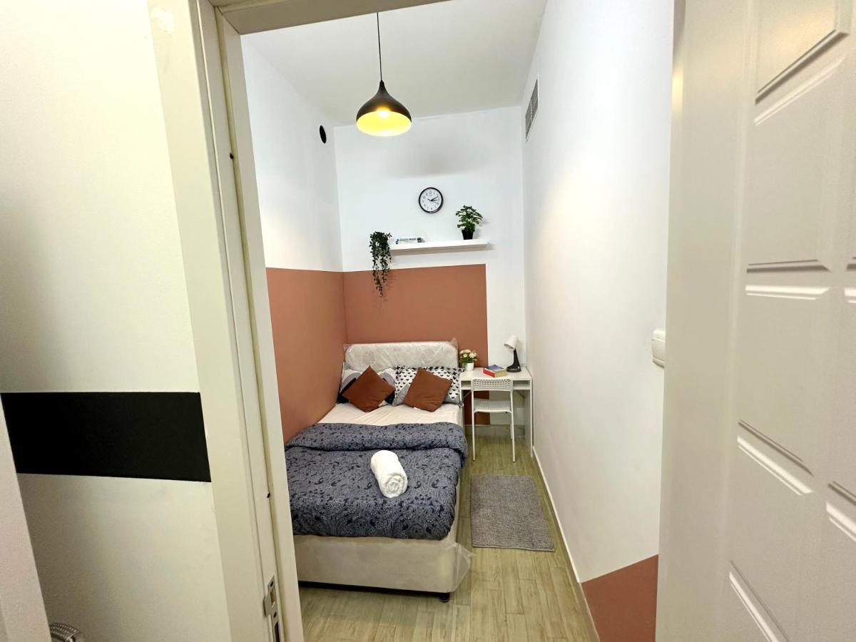 Homestay Luxurious Partition In Tecom Near Internet Metro Station
