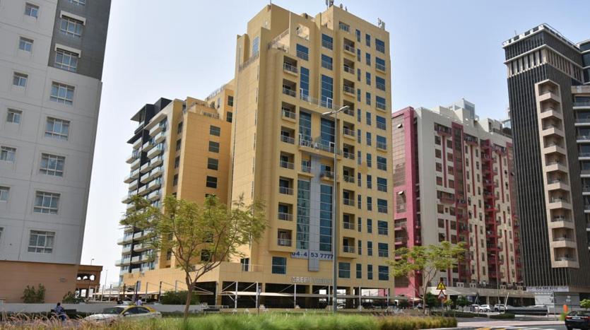 Luxurious Partition In Tecom Near Internet Metro Station * Dubai